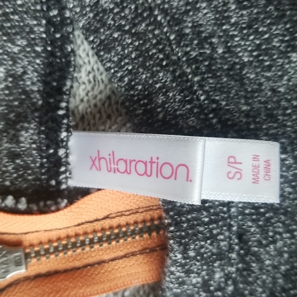 (S) Xhilaration Long Sleeved Top Sweet Full Length Back Zipper Patterned Detail - Picture 3 of 8